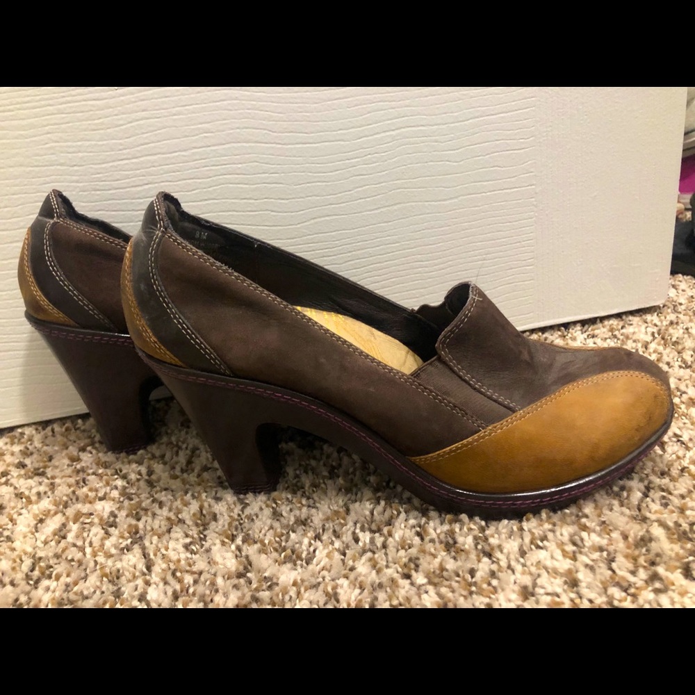 Jeep Trail brown heels